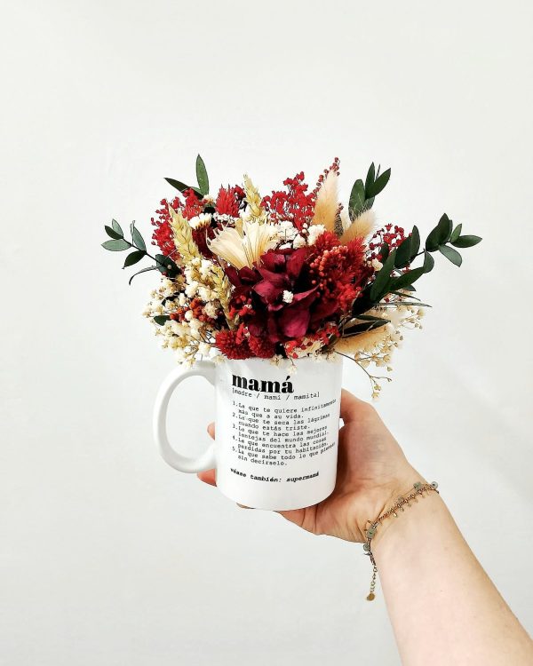 Taza con flores preservadas para mamá – Un regalo único y emotivo (En preventa hasta el 26/04)